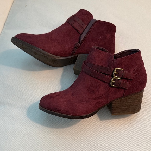 Sonoma by Kohl’s Burgundy Ankle Boots with Buckle Detail NWOB size 9 - Picture 1 of 11